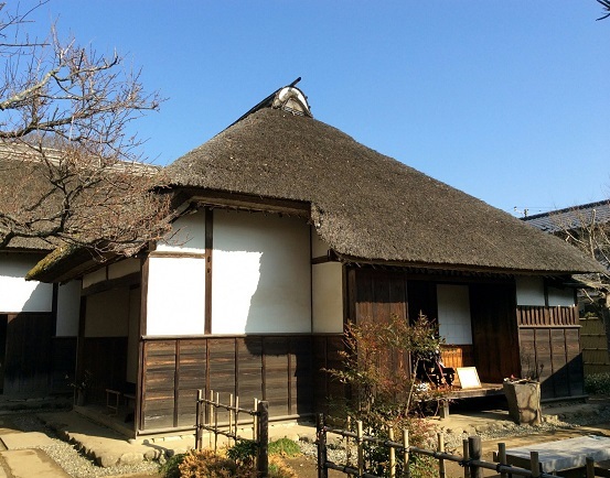 茅葺屋根の武家屋敷外観写真