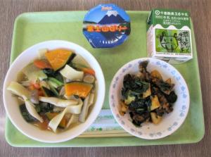 山梨県の郷土料理のほうとうの給食の写真