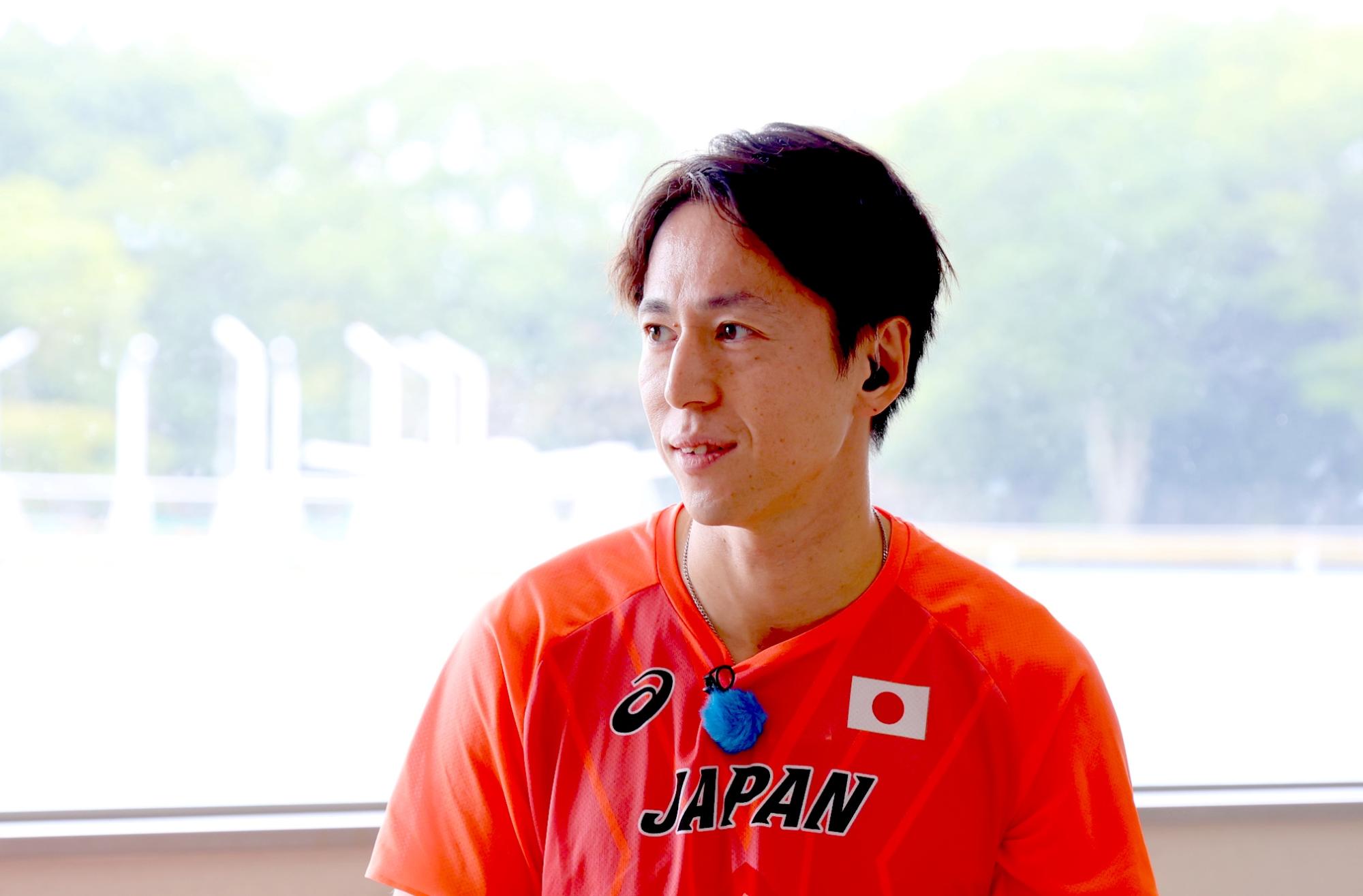 長内選手が話す様子