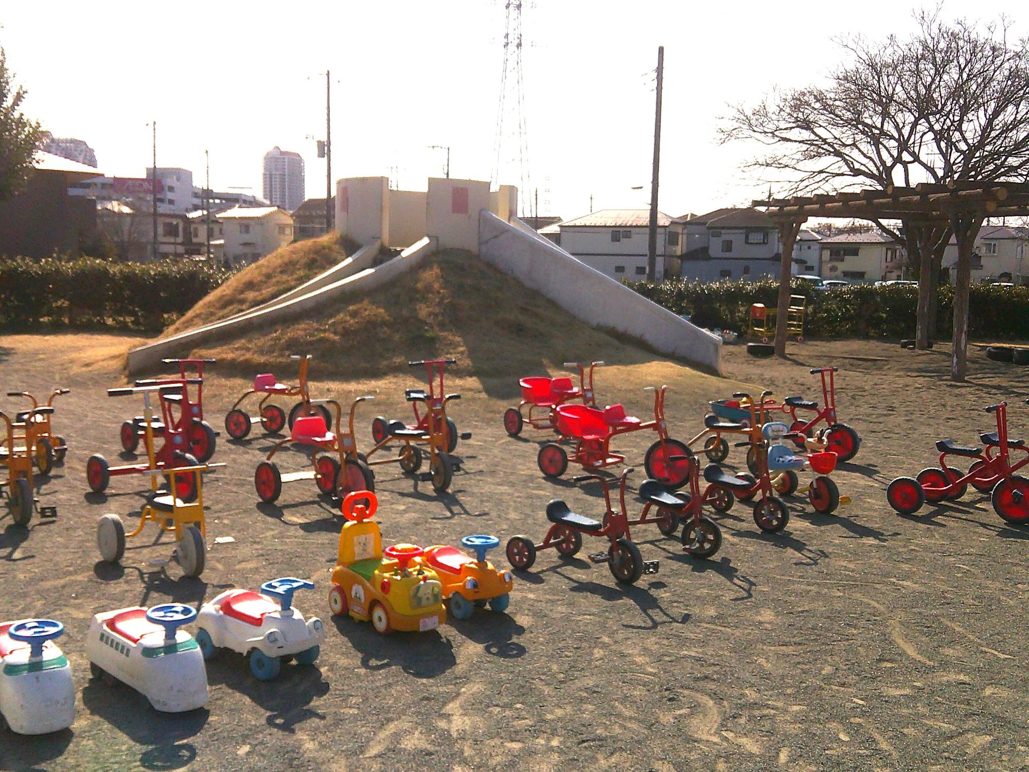 つくしんぼ乗用玩具1