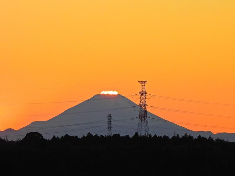 遥か遠くに富士を望む