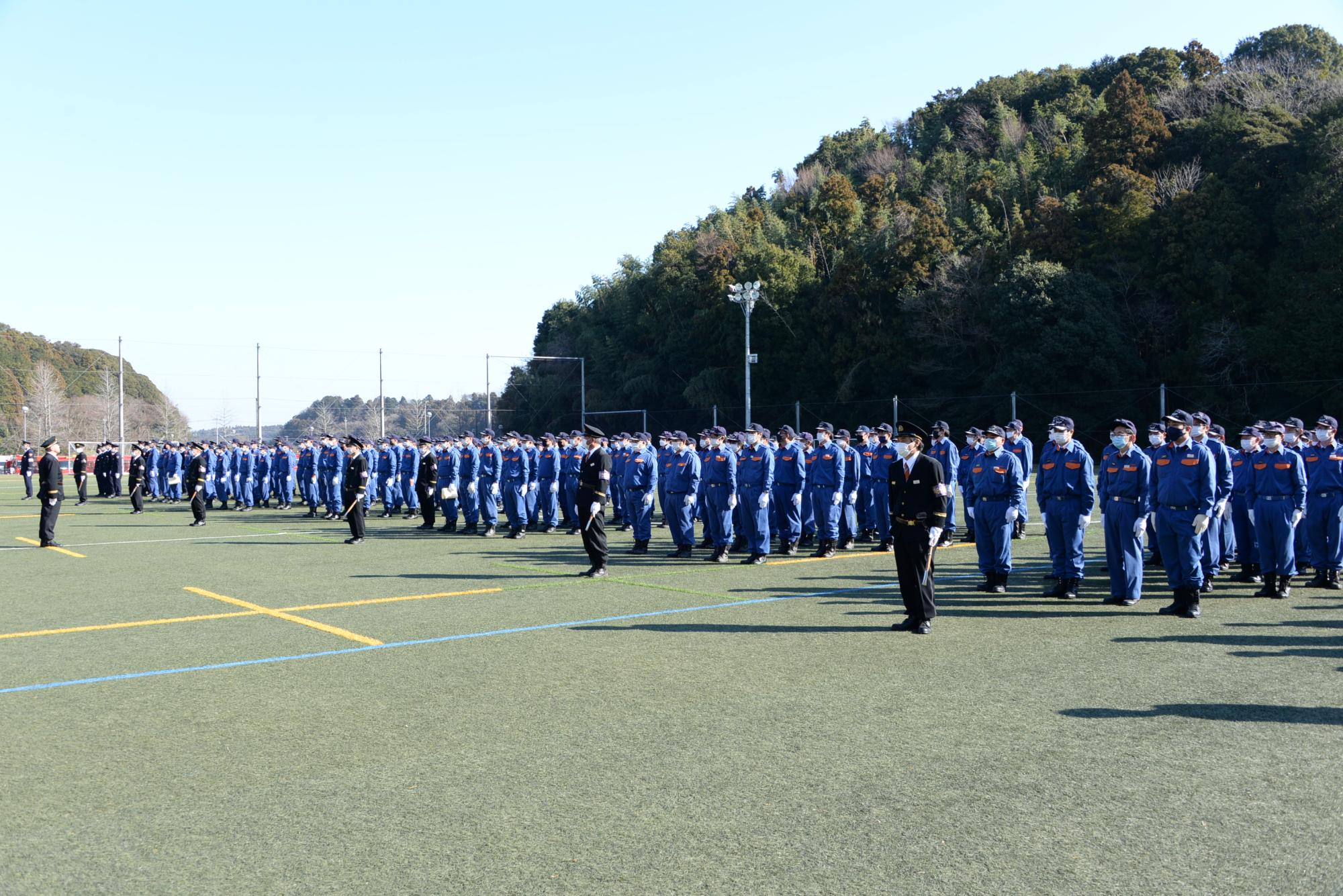 式典に参加する消防団員の様子