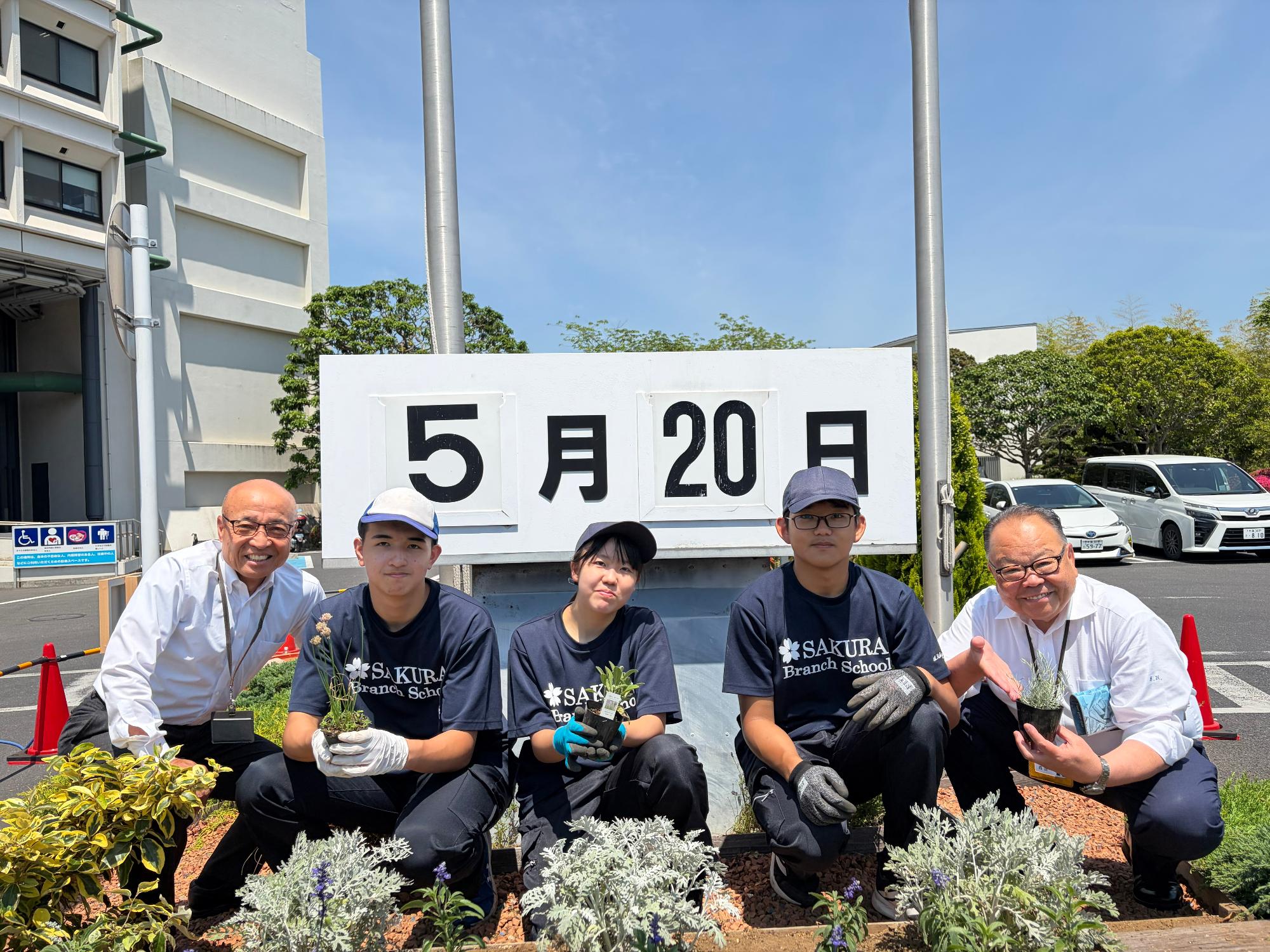 市長、議長とハイチーズ