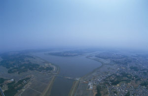 上空から印旛沼を撮影した航空写真