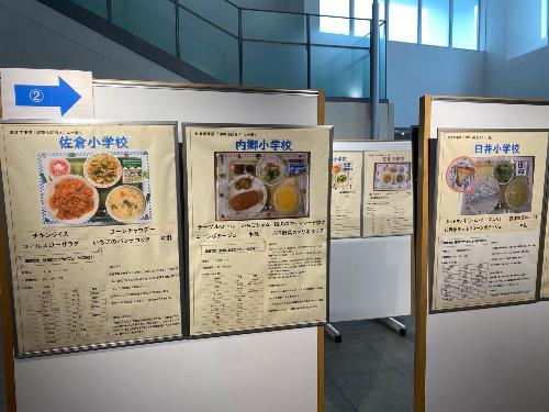 津田仙給食展示の様子