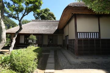 庭園の中の佐倉武家屋敷の写真