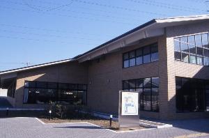 佐倉南図書館入り口から建物全体を写した写真
